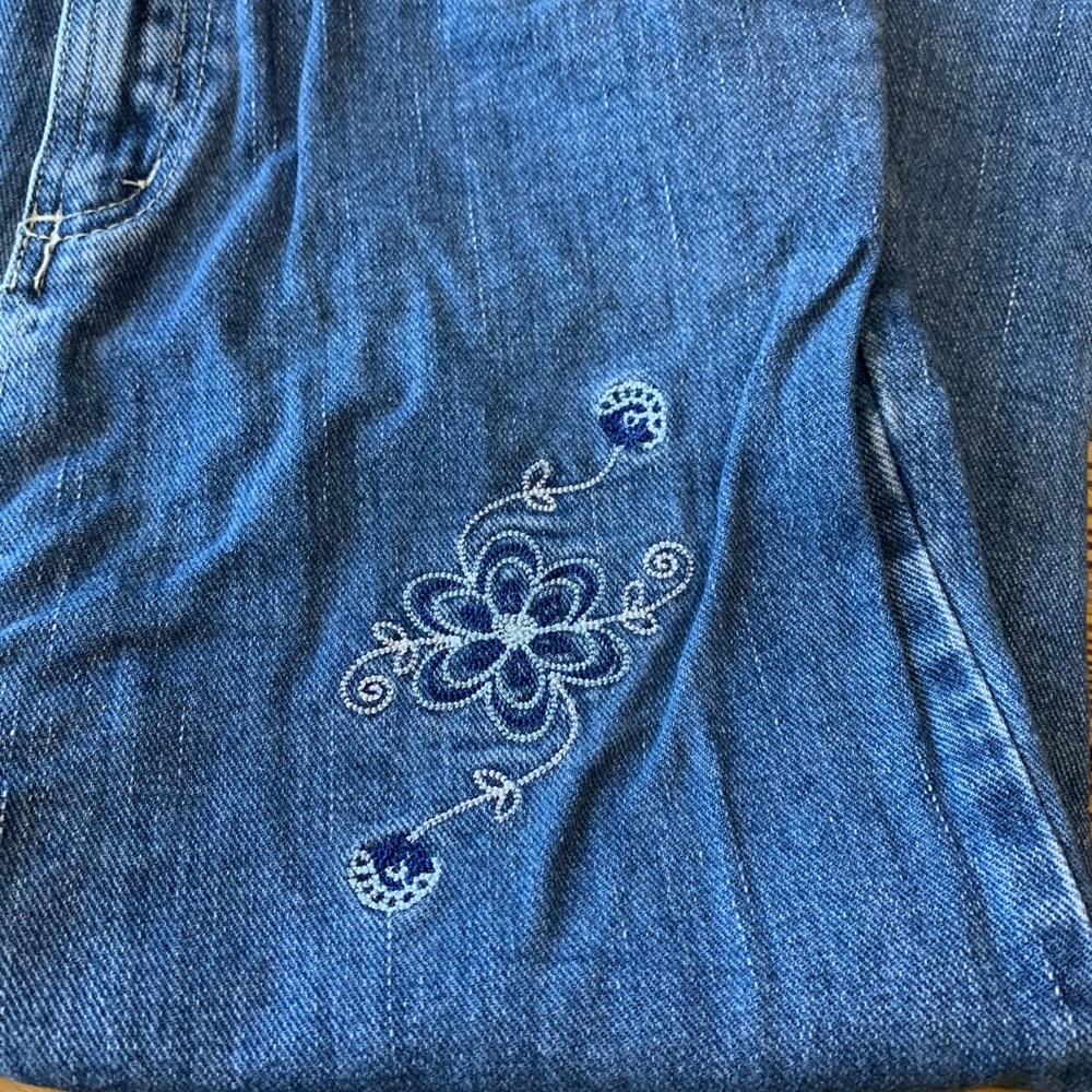 Girls R Wear  Distressed Capri Floral Design - Picture 2 of 5